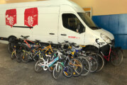 Els alumnes de la Salle de Girona entreguen 14 bicicletes a Ecosol